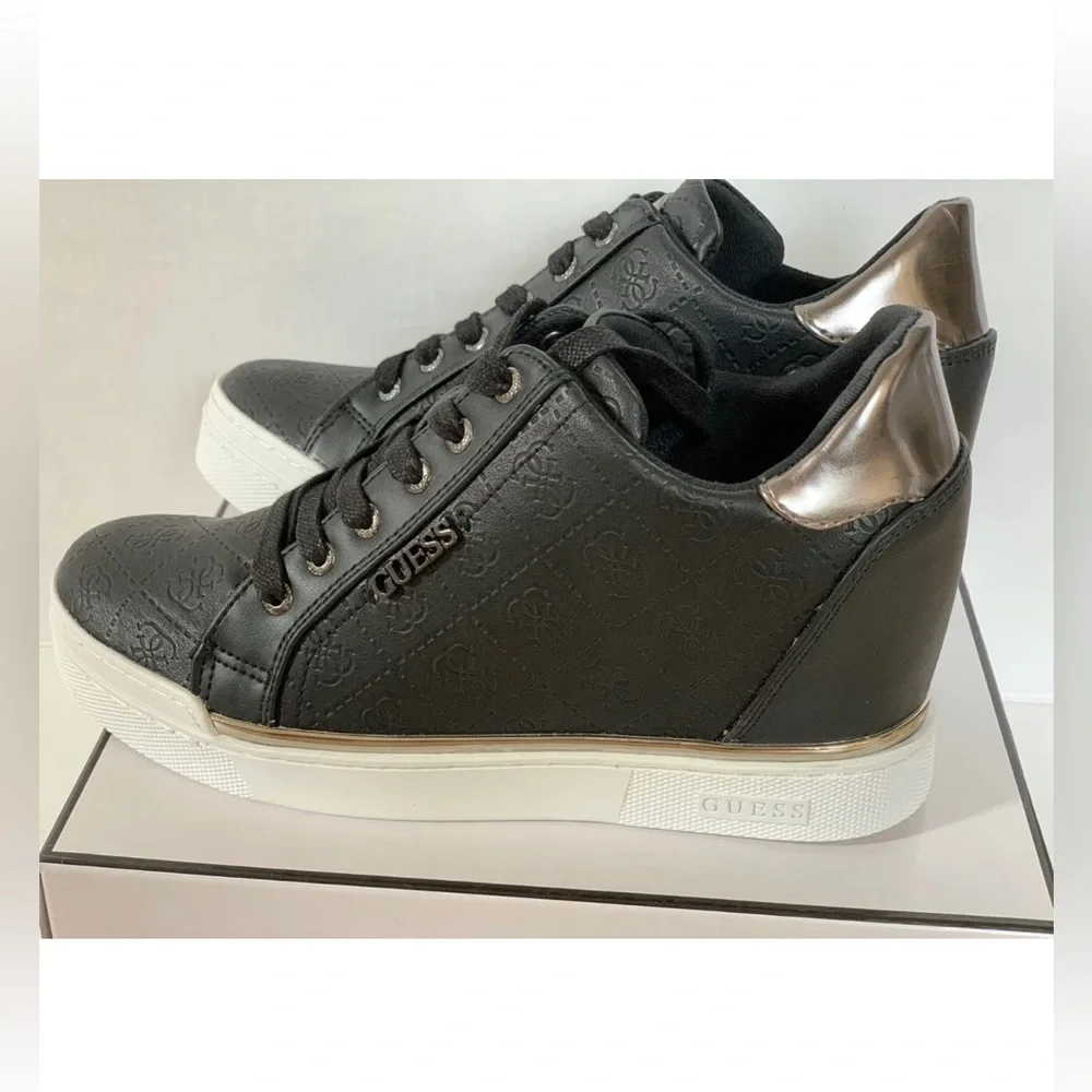 Women’s GUESS FLOWURS WEDGE Shoes Black Sz 8.5 M New with Box